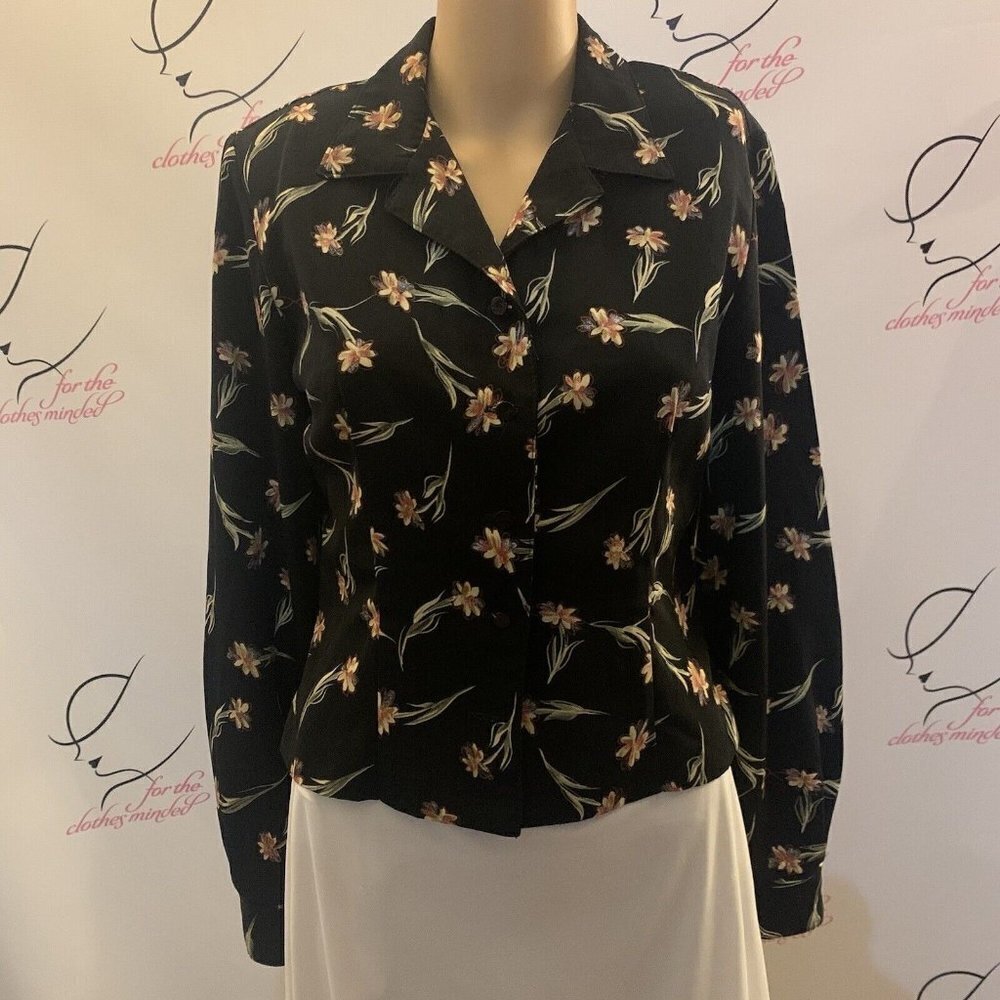 Wrappers.  Size M. No Tuck.  USA.  Long Sleeve/Button Cuff.  Poly Shirt.  B93.